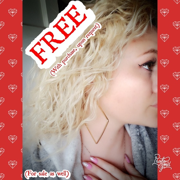 unknown Jewelry - Square gold hoops Uncommon James style square